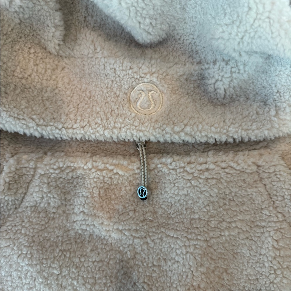 Lululemon Sherpa Hoodie - Picture 5 of 7